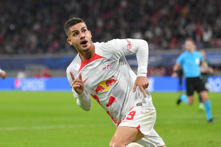 电竞世界杯-罗马诺：安德烈-席尔瓦刚刚与埃尔切签约，转会费100万+150万欧