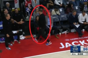 你们也放假?雄鹿与76人主教练皆离场 两队首席助教执教剩余比赛