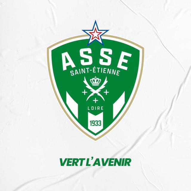 ewc-足球俱乐部重新设计会徽成时尚 瞧这小伙改得咋样