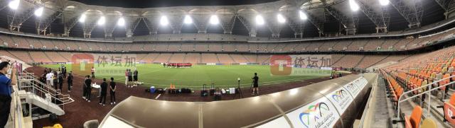 ewc电竞世界杯-沙特开球气温32度!球场满座+通风效果差温度更高
